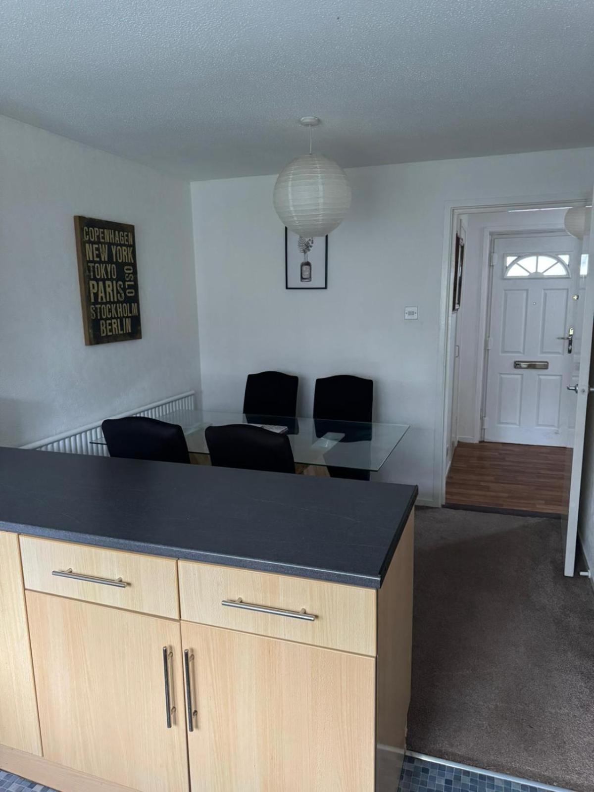Large 2 Bedroom House Wombridge Buitenkant foto