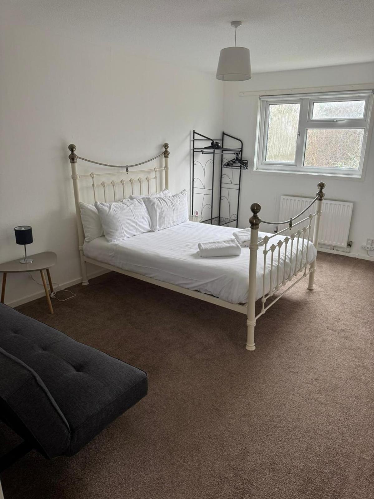 Large 2 Bedroom House Wombridge Buitenkant foto