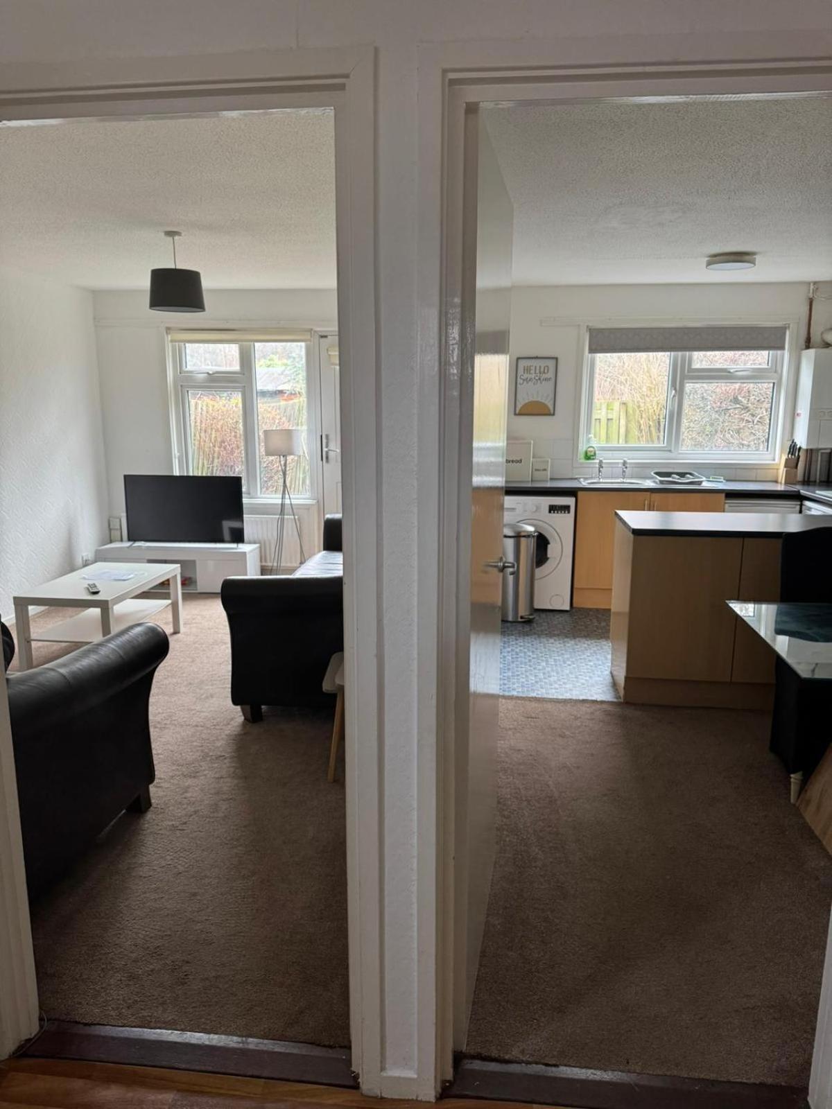 Large 2 Bedroom House Wombridge Buitenkant foto