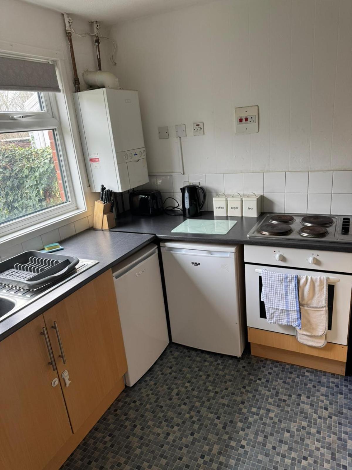 Large 2 Bedroom House Wombridge Buitenkant foto