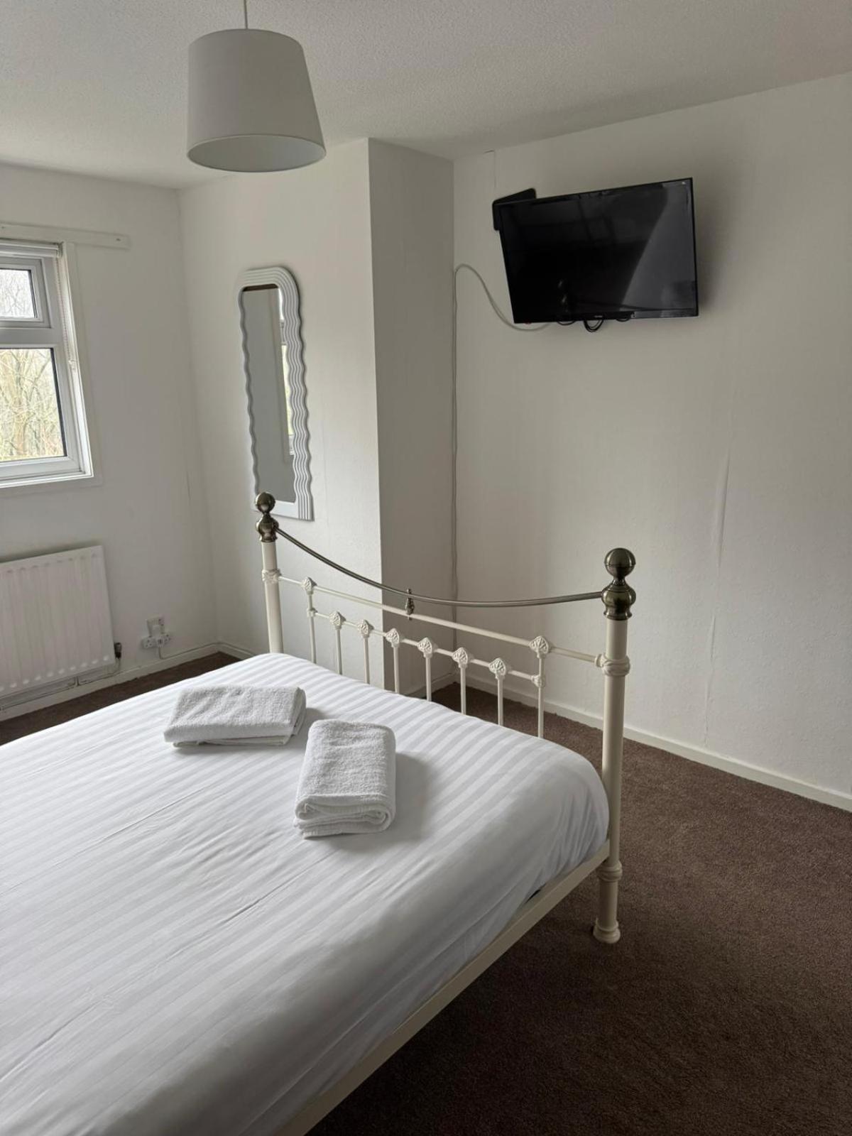 Large 2 Bedroom House Wombridge Buitenkant foto